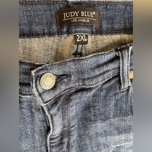 Judy‎ Blue Denim Distressed Skinny Fit Jeans. Women’s 2XL. 28” Raw inseam.